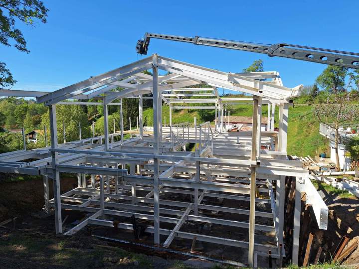 Installation de structures métalliques dans les Landes